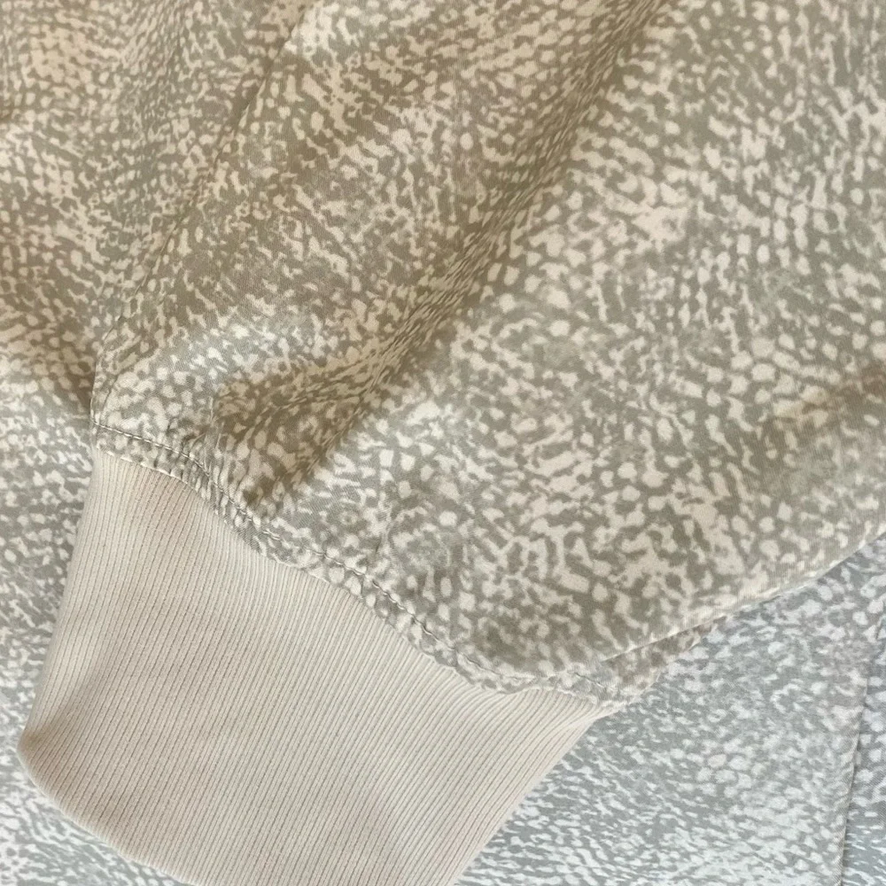 ATHLETA Zuma Top Collared V-Neck Long Sleeve Viper Subtle Grey Print Women XL